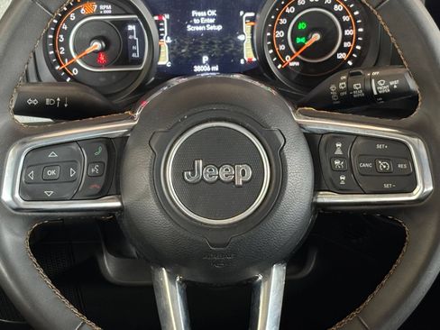 Used 2025 Jeep Wrangler Unlimited Sahara AWD/4WD image 28
