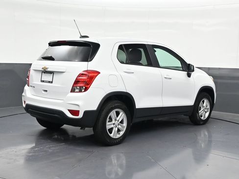 Used 2022 Chevrolet Trax LS w/ Tint and Cruise Package AWD/4WD image 5