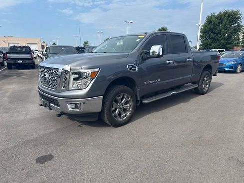 Used 2019 Nissan Titan SL w/ Chrome Package AWD/4WD image 7