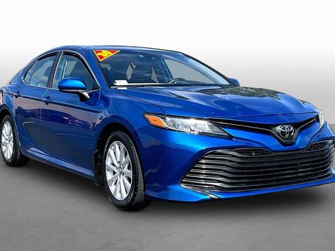 Used 2020 Toyota Camry LE FWD image 10