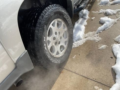 Used 2005 Chevrolet Suburban Z71 w/ Preferred Equipment Group image 10