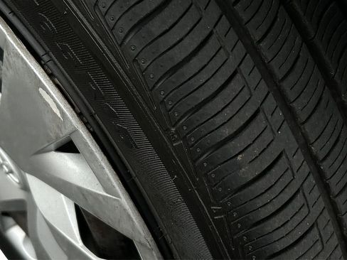 Used 2018 Toyota Yaris L image 44