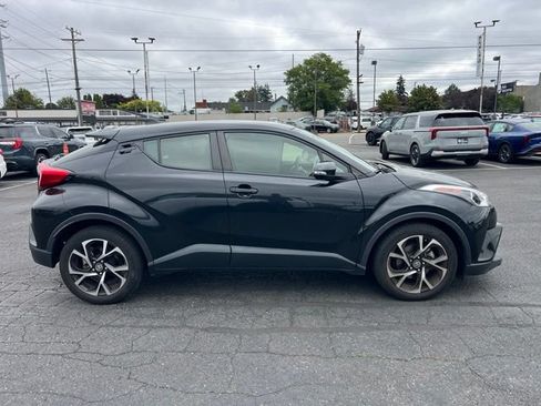 Used 2019 Toyota C-HR XLE FWD image 8