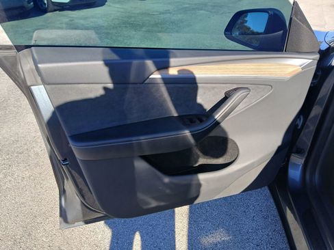 Used 2024 Tesla Model Y Long Range image 11