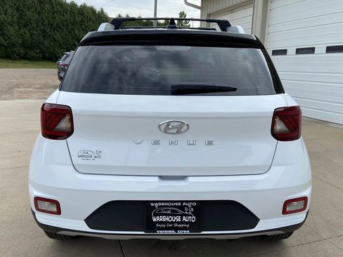Used 2022 Hyundai Venue Limited FWD image 6