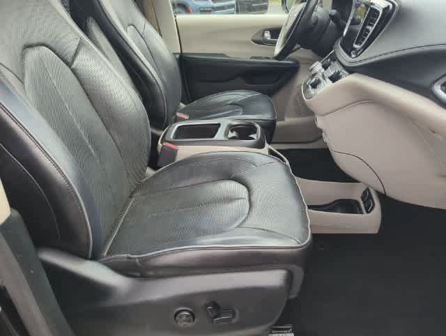 Certified 2018 Chrysler Pacifica Limited FWD image 25