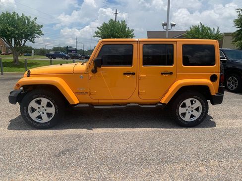 Used 2012 Jeep Wrangler Unlimited Sahara w/ Max Tow Pkg AWD/4WD image 5