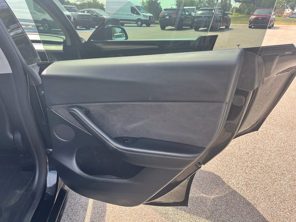 Used 2024 Tesla Model Y Long Range AWD/4WD image 9