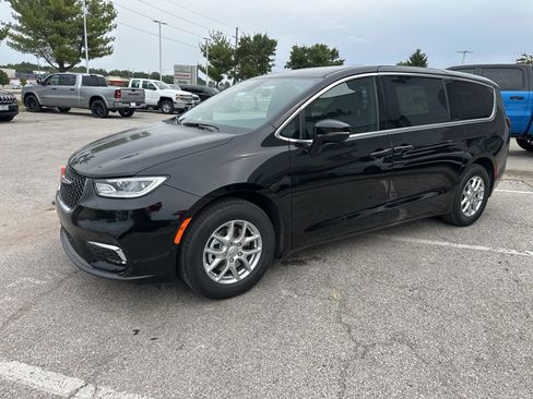 New 2026 Chrysler Pacifica Select image 14