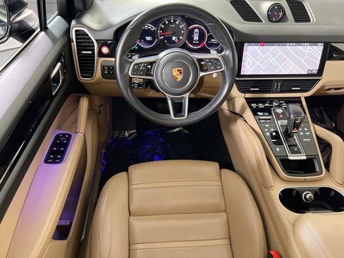 Used 2021 Porsche Cayenne image 23