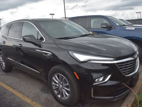 Used 2024 Buick Enclave Premium AWD/4WD image 2