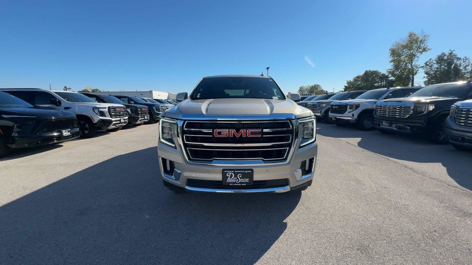 Used 2023 GMC Yukon SLT w/ SLT Luxury Package AWD/4WD image 4