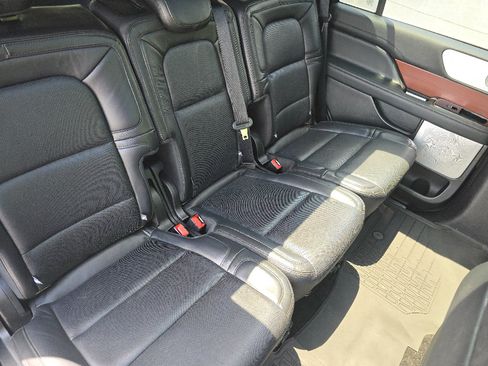 Used 2021 Lincoln Navigator Reserve w/ Luxury Package AWD/4WD image 17