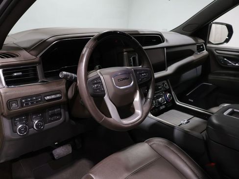 Used 2024 GMC Yukon XL Denali w/ Denali Reserve Package image 18