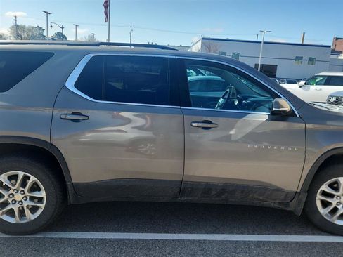 Used 2019 Chevrolet Traverse LT AWD/4WD image 3
