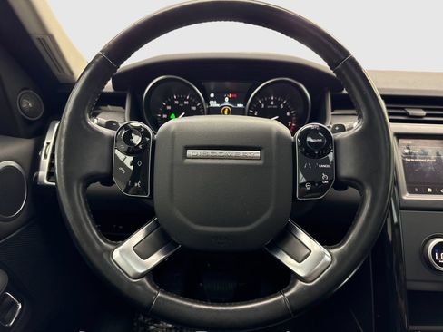 Used 2020 Land Rover Discovery SE AWD/4WD image 19