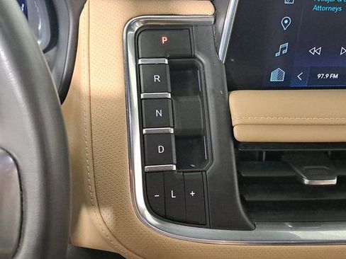 Used 2024 Chevrolet Suburban Premier image 32