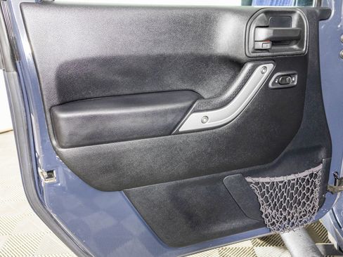 Used 2016 Jeep Wrangler Unlimited Rubicon w/ Connectivity Group image 32