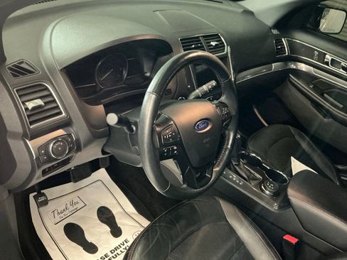 Used 2020 Chevrolet Corvette Stingray w/ 2LT Preferred Equipment Group image 18