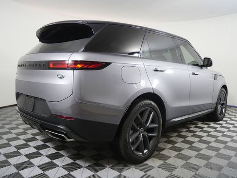 Used 2023 Land Rover Range Rover Sport SE image 3