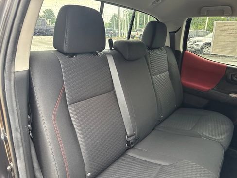 Certified 2023 Toyota Tacoma SR5 AWD/4WD image 31