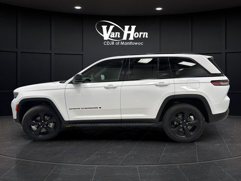 Used 2024 Jeep Grand Cherokee Limited w/ Luxury Tech Group II AWD/4WD image 6