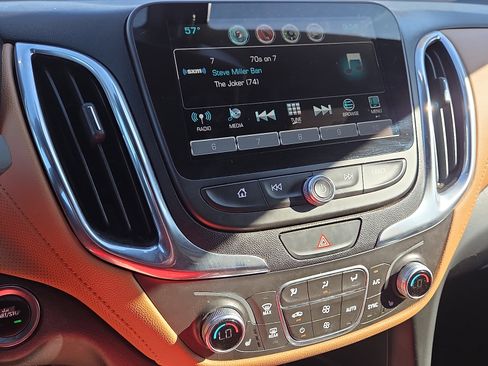 Used 2018 Chevrolet Equinox Premier image 15