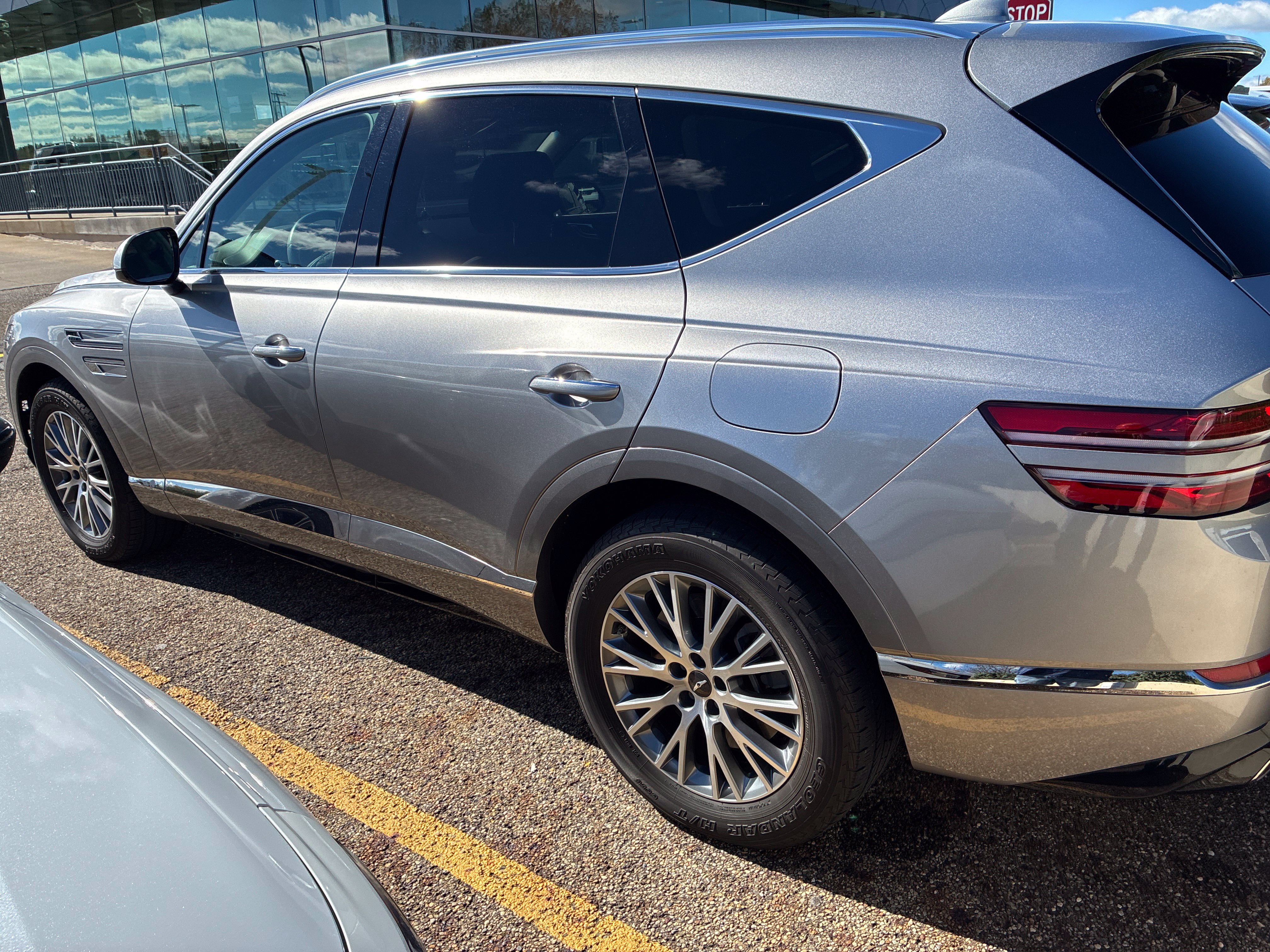 Used 2021 Genesis GV80 2.5T AWD/4WD image 3
