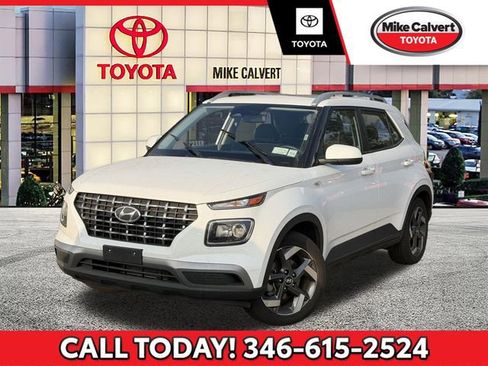 Used 2025 Hyundai Venue SEL FWD image 1