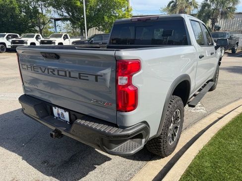 Used 2025 Chevrolet Silverado 1500 ZR2 w/ Technology Package image 4