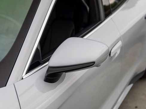 Certified 2022 Porsche Taycan Turbo image 17