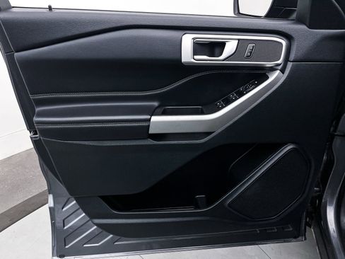 Used 2023 Ford Explorer XLT image 14