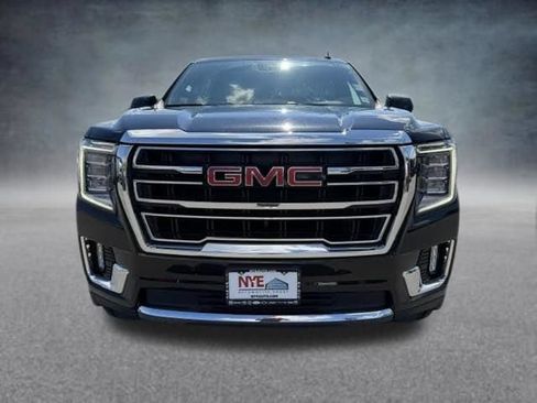 Used 2024 GMC Yukon SLT AWD/4WD image 3