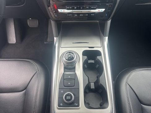 Used 2024 Ford Explorer Limited image 13