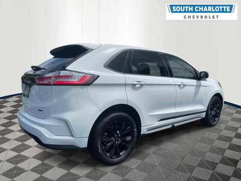 Used 2022 Ford Edge SE w/ Black Appearance Package AWD/4WD image 4