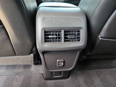 Used 2024 GMC Terrain SLT image 9