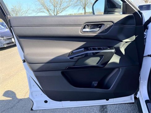 New 2026 Nissan Pathfinder Platinum w/ Cargo Package image 14