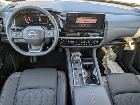 New 2026 Nissan Pathfinder Platinum FWD image 16