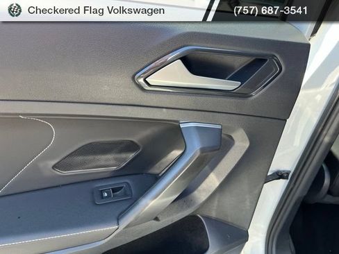 Used 2022 Volkswagen Tiguan SE FWD image 23
