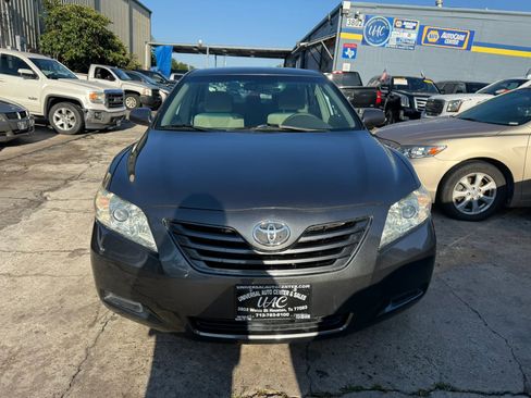 Used 2009 Toyota Camry LE FWD image 2