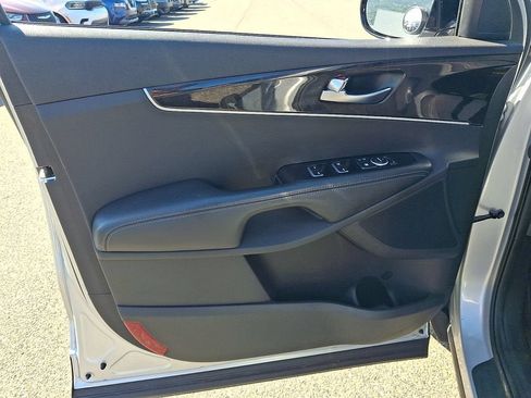 Used 2017 Kia Sorento AWD image 12