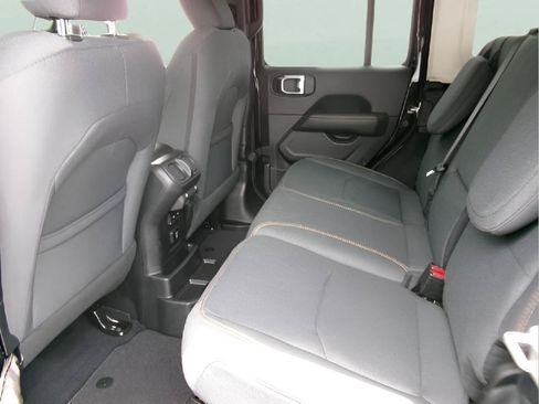 Used 2025 Jeep Wrangler Unlimited Sahara w/ Safety Group AWD/4WD image 9