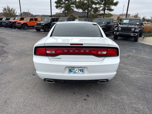 Used 2012 Dodge Charger SE image 3