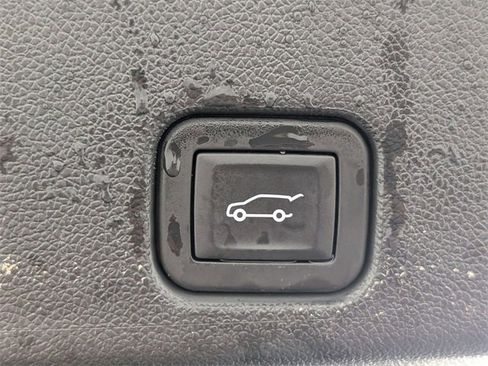 Certified 2024 Chevrolet Traverse LT image 32