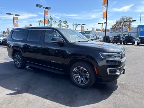 Used 2024 Jeep Wagoneer L Series II w/ Flexible Seating Group RWD image 13
