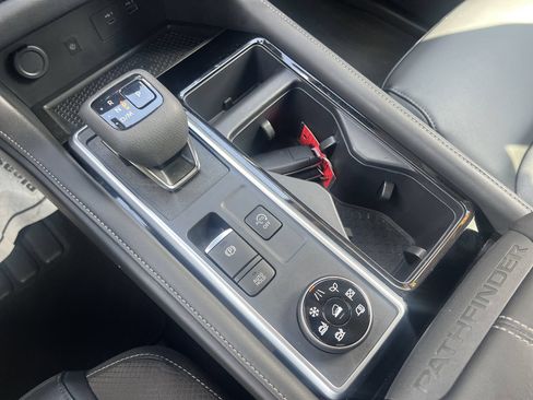 Certified 2025 Nissan Pathfinder SL AWD/4WD image 9