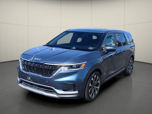 Used 2023 Kia Carnival EX FWD image 3