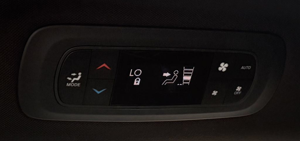 Used 2019 Chrysler Pacifica Limited w/ S Appearance Package FWD image 17