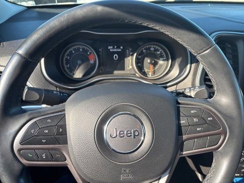 Certified 2019 Jeep Cherokee Latitude Plus image 7