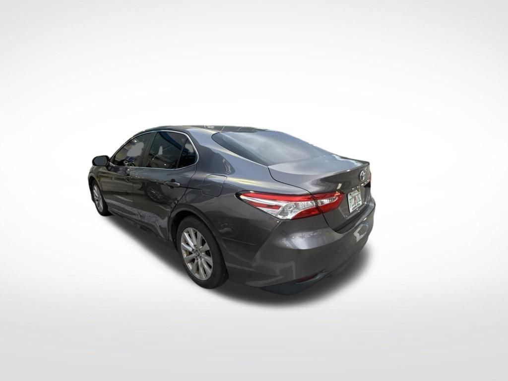 Used 2018 Toyota Camry LE FWD image 2